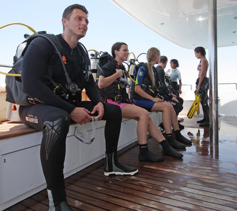 DIVE SAFARI IN STYLE